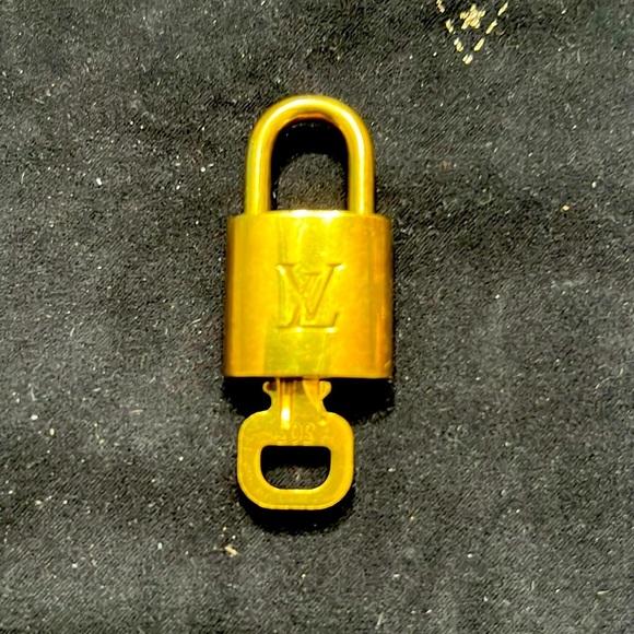 COPY - Authentic LV Lock & Key #303 - Picture 1 of 2